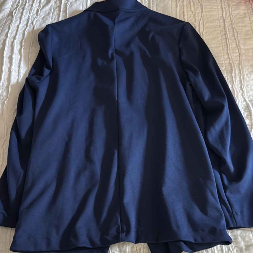 Women’s Blue Blazer with Modern Lapels - Picture 4 of 4